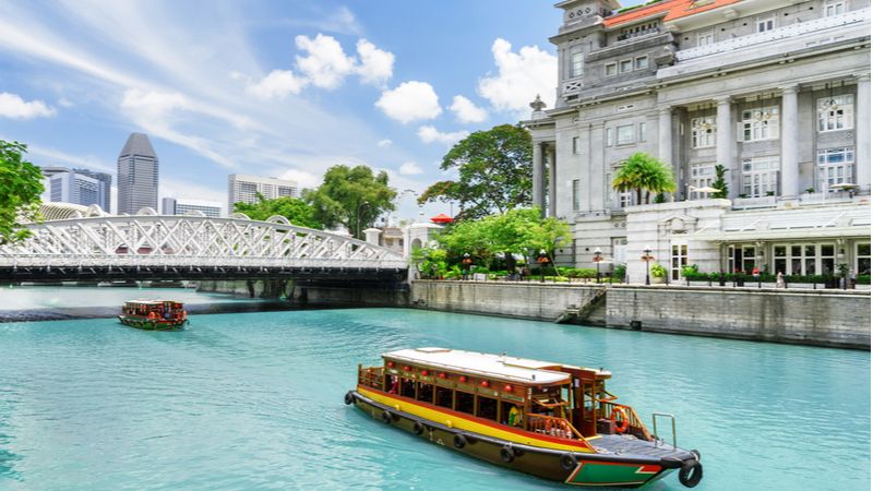 Enjoy A Traditional Singapore River Cruise Experience